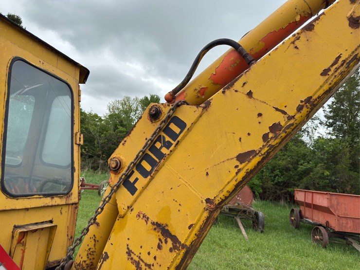 ford-backhoe-image-9