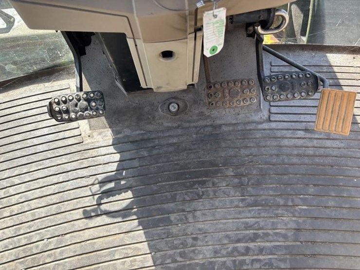 1996-john-deere-6410-image-32
