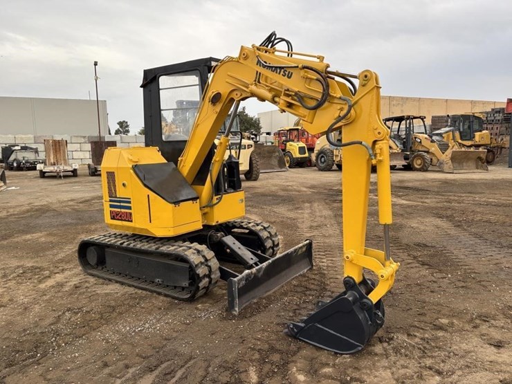 komatsu-pc28uu-image-2