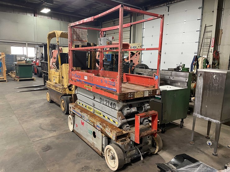 #1983-•-19'-scissor-lift-(e)-image-2