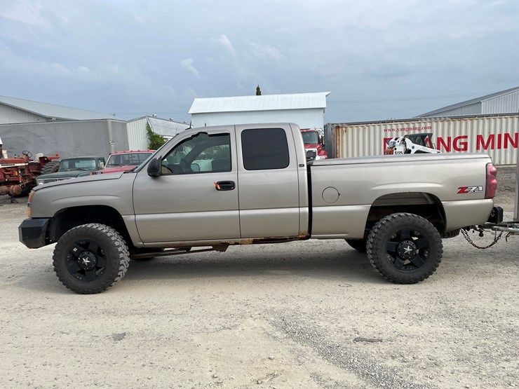 #1014-•-2003-chevy-extended-cab-pickup-truck-(has-wi-title)-image-7