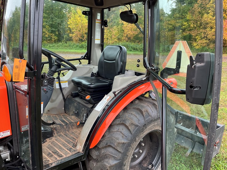 #8065-•-2024-bad-boy-4035ch-4wd-tractor-with-front-mount-berco-66"-snowblower-image-52