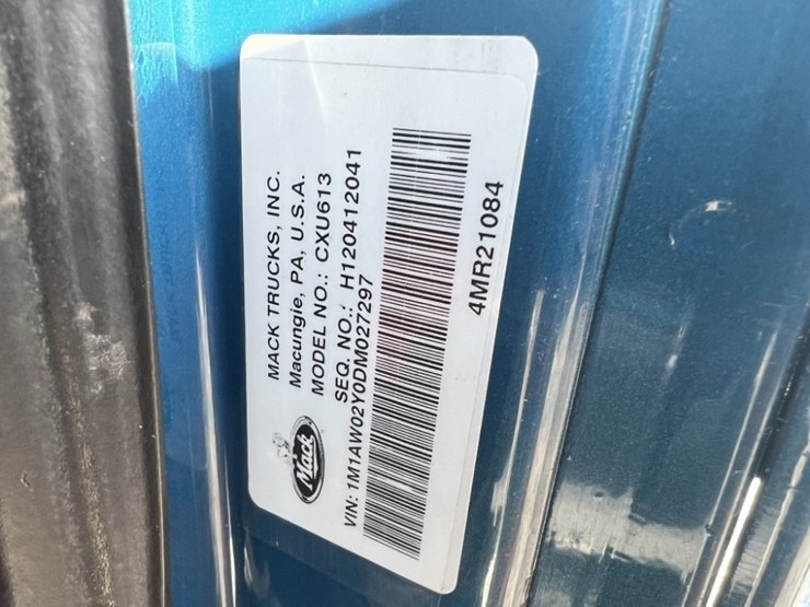 2013-mack-cxu-tri-axle-truck-tractor-image-9