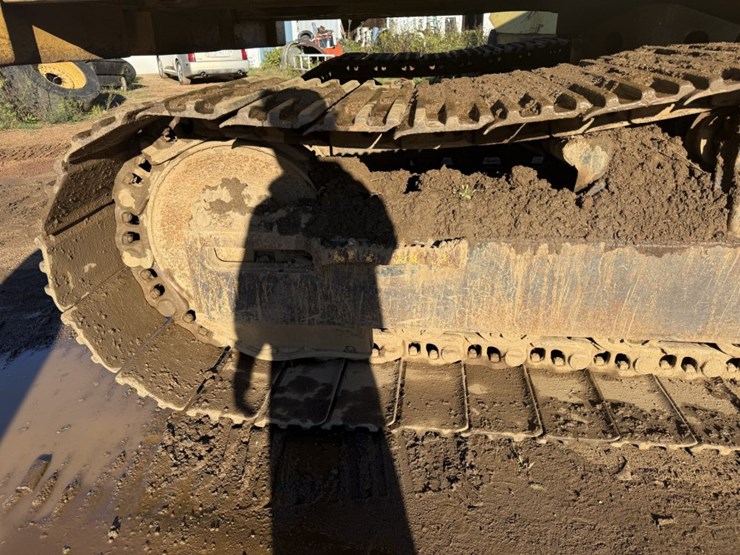 caterpillar-235-image-42