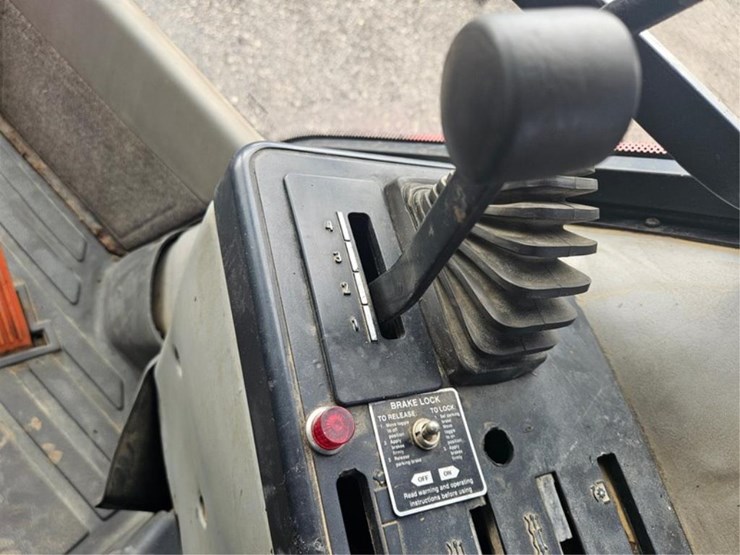 #2005-•-case-international-5140-tractor-image-27