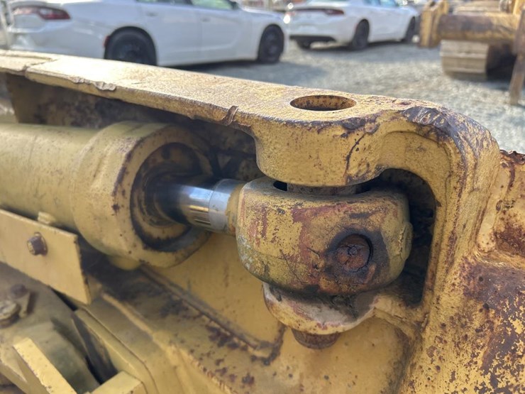 caterpillar-d4h-image-15