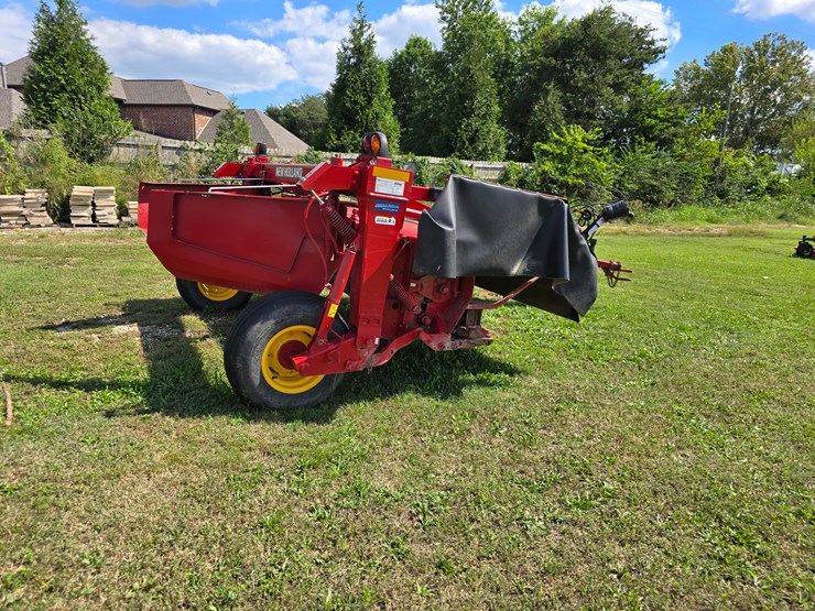 2023-new-holland-210-image-10