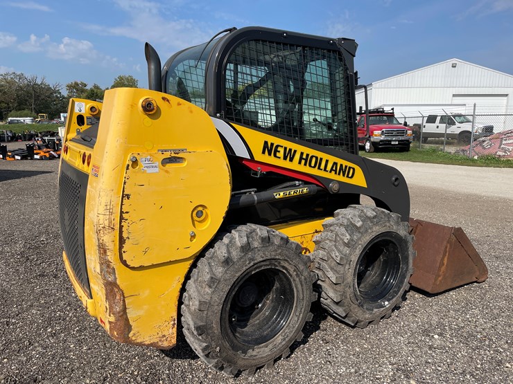2019-new-holland-l216-image-5