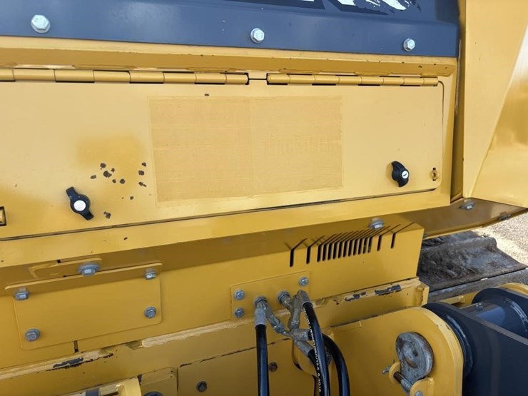 2017-deere-750k-image-22
