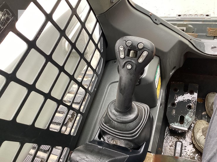 2020-bobcat-t76-image-17