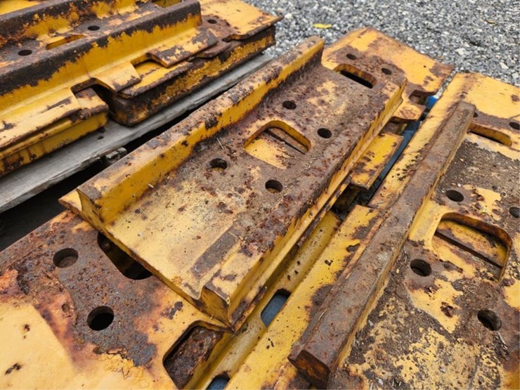 #2094-•-steel-cat-track-pads-image-9