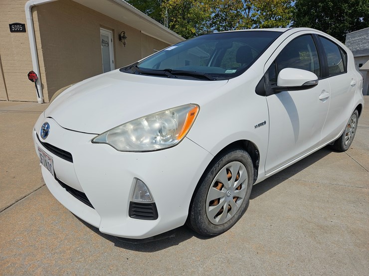 #16993-•-2012-toyota-prius-c-passenger-car-image-1