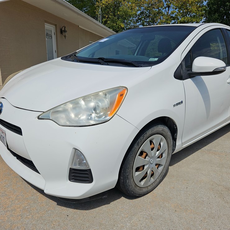 #16993 • 2012 Toyota Prius c Passenger Car