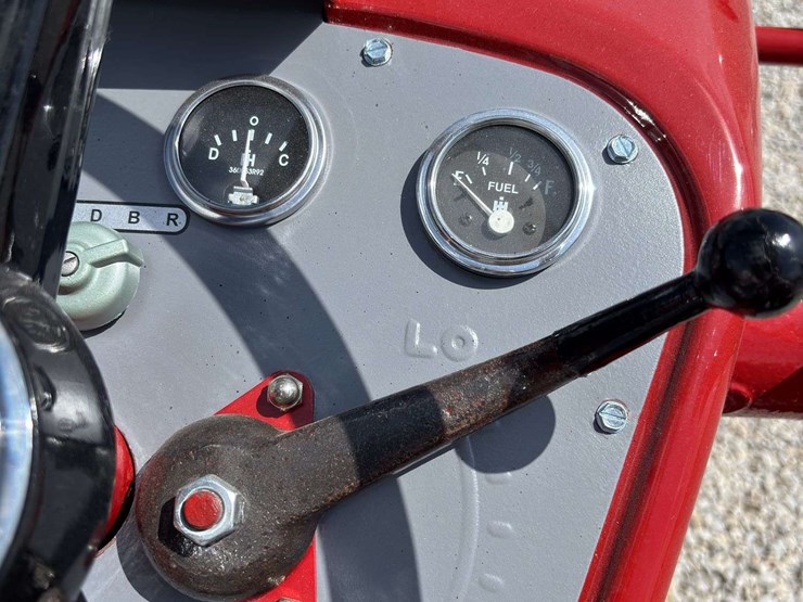 farmall-340-image-47
