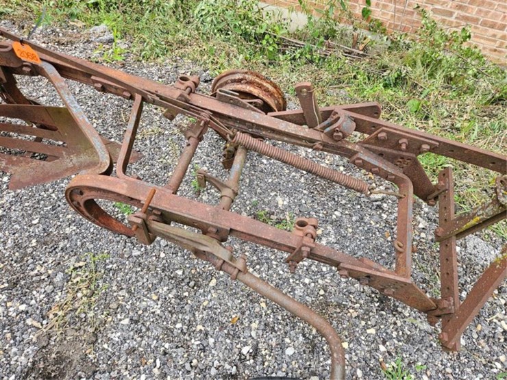 #2068-•-allis-chalmers-2b-pull-plow-image-11
