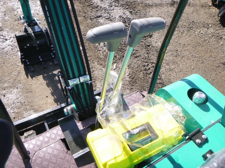2025-agt-h15r-hydraulic-excavator-image-21