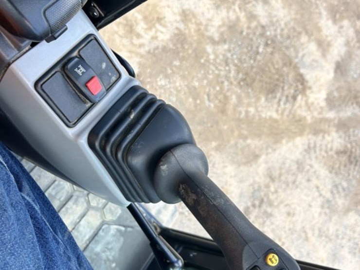 #1034-•-2023-caterpillar-302.7-cr-mini-excavator-image-47