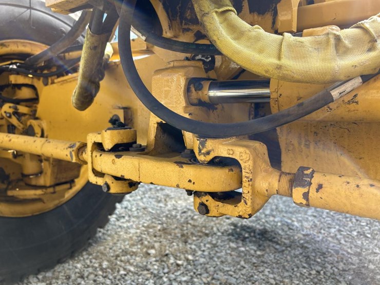 2001-deere-772ch-image-26