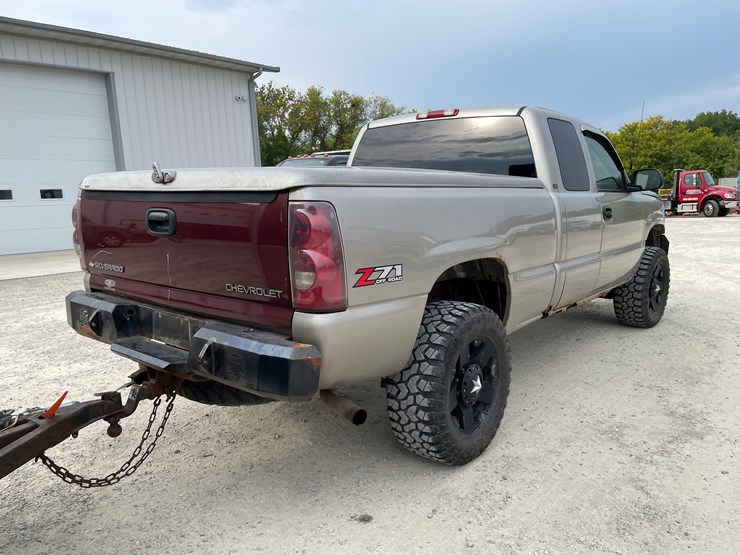 #1014-•-2003-chevy-extended-cab-pickup-truck-(has-wi-title)-image-5