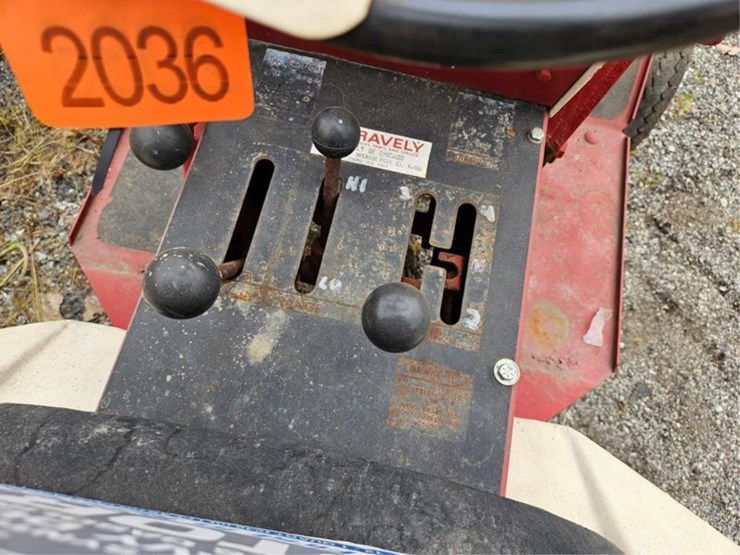 #2036-•-gravely-810-garden-tractor-image-11