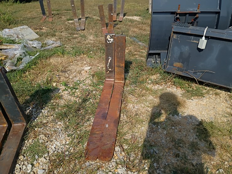 #101-•-set-of-42"-pallet-forks-image-1