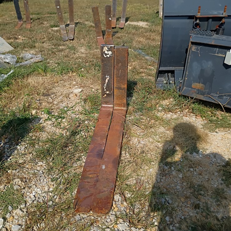 #101 • Set of 42" Pallet Forks