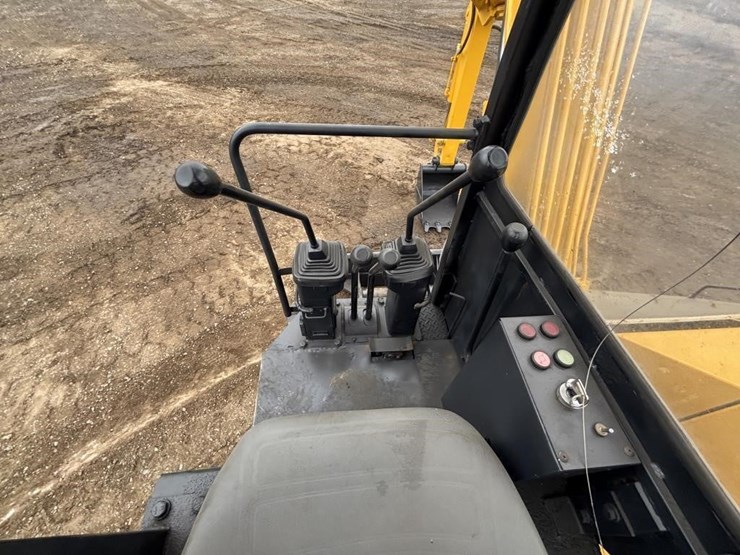 komatsu-pc28uu-image-24