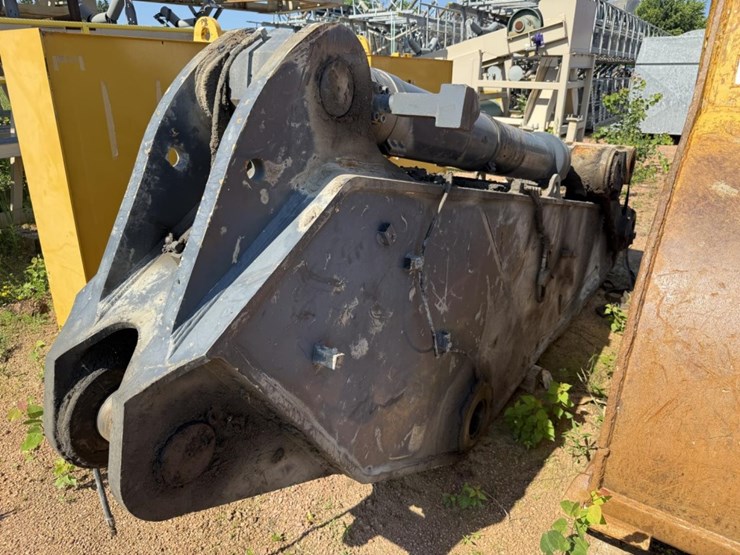 2020-deere-670g-lc-image-34