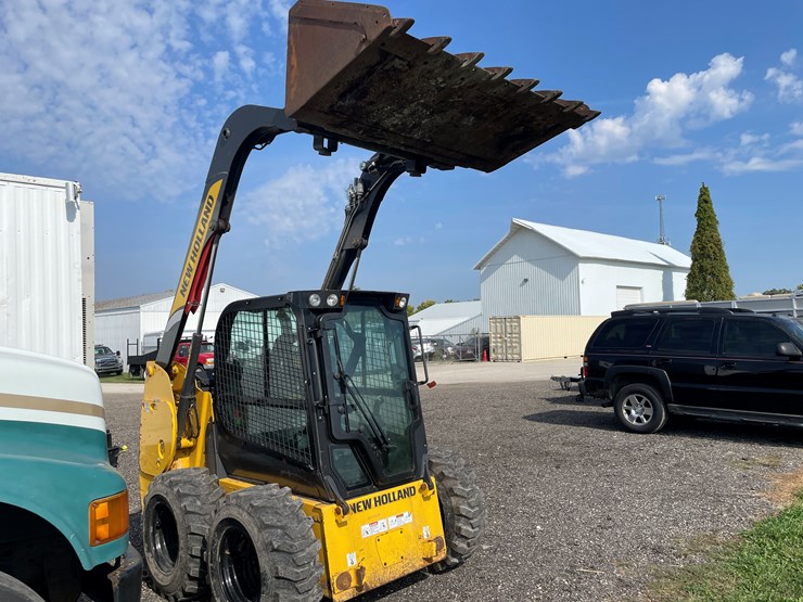 2019-new-holland-l216-image-36