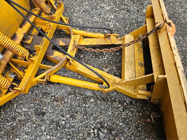 #2047-•-8'-skid-steer-snow-plow-image-13