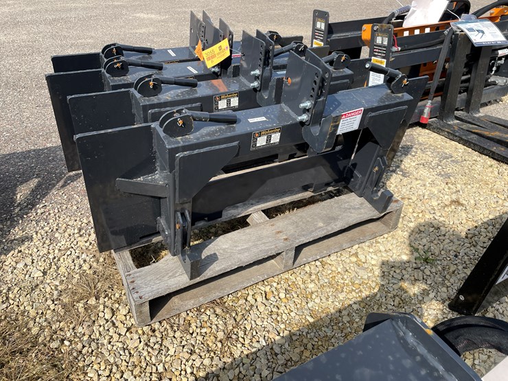 #3054-•-skid-steer-3-point-connecting-plate-image-5