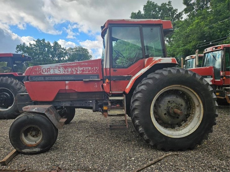 #2004-•-case-international-7110-magnum-tractor-image-2