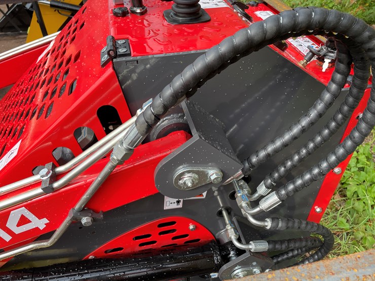 #8173-•-agt-compact-track-loader-image-10