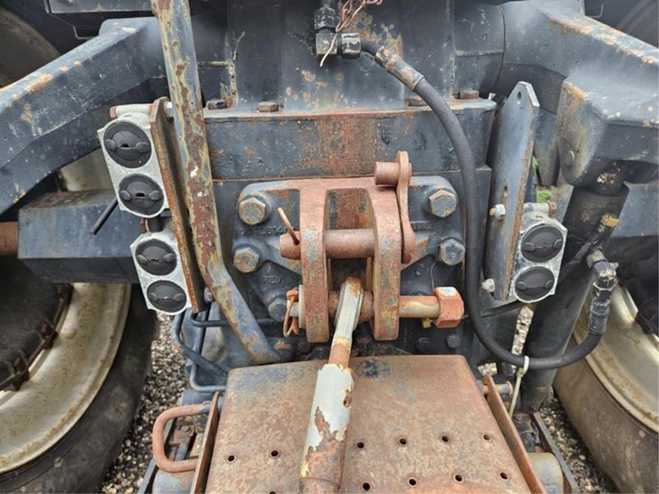 #2004-•-case-international-7110-magnum-tractor-image-19