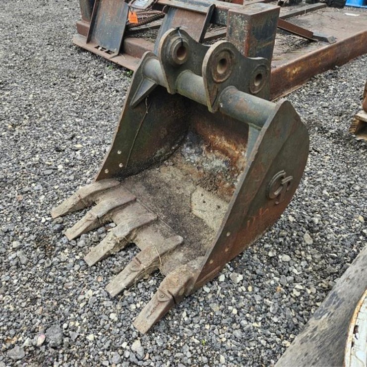 #2038 • CP 23" Excavator Bucket