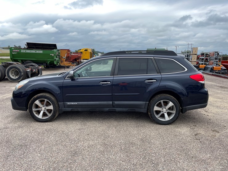 #1037-•-2014-subaru-outback-(wi-title-in-delay)-image-5