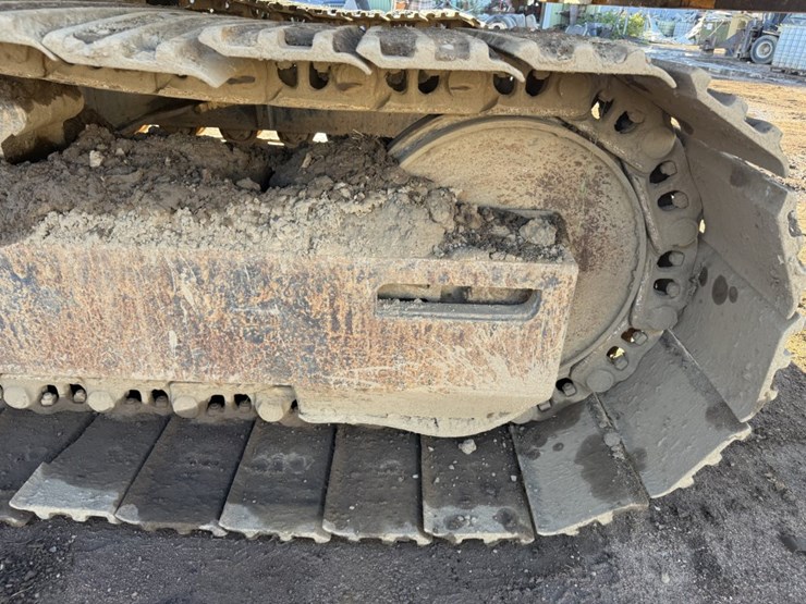 caterpillar-235-image-47