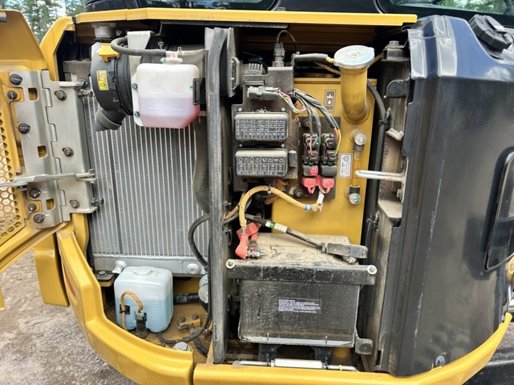 #1034-•-2023-caterpillar-302.7-cr-mini-excavator-image-54