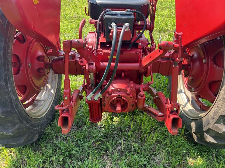 farmall-340-image-52