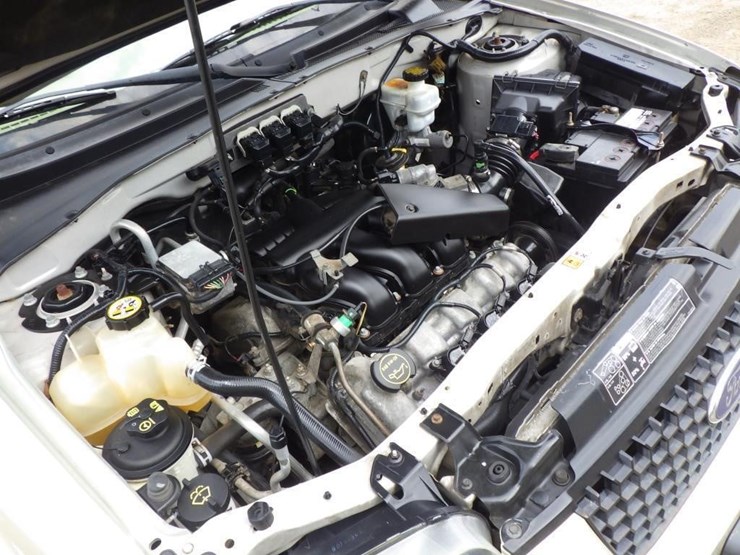 2005-ford-escape-image-11