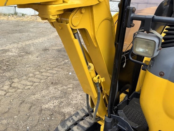 komatsu-pco8uu-1f-hydraulic-excavator-image-16