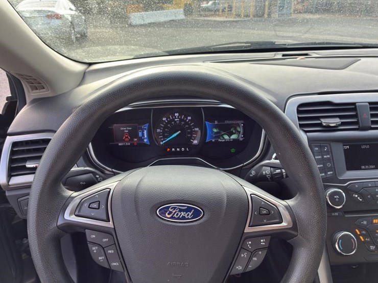 2017-ford-fusion-sedan-image-14