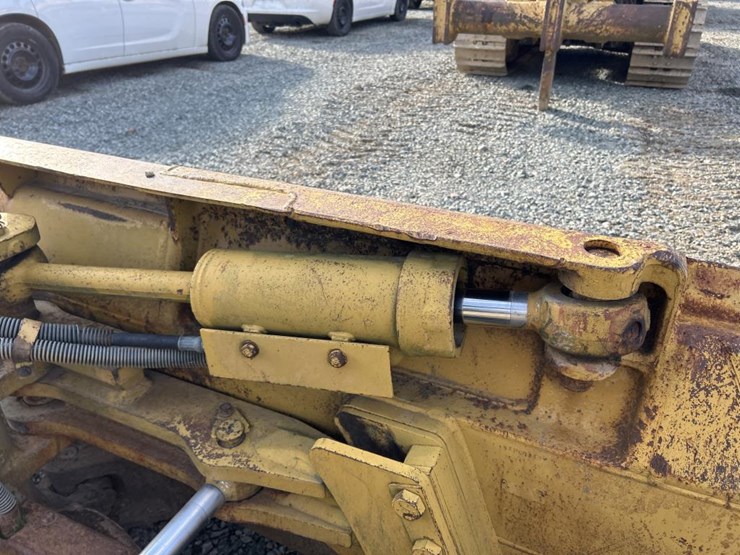 caterpillar-d4h-image-14