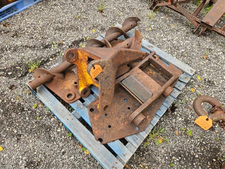 #2071-•-excavator-frost-tooth,-auger-&-plates-image-1