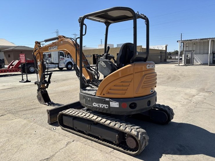 2019-case-cx37c-image-4