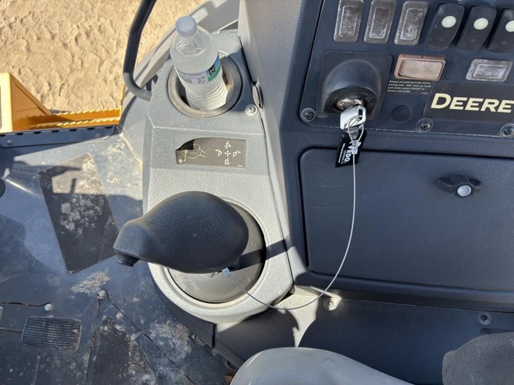 2018-deere-310l-image-23