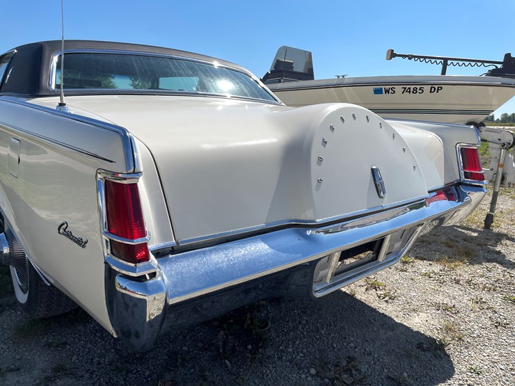 #1022-•-1969-lincoln-continental-mark-iii-image-24