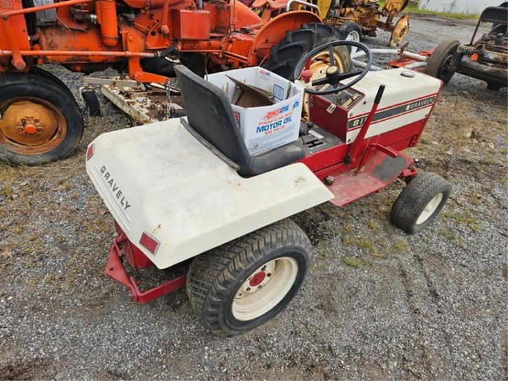 #2036-•-gravely-810-garden-tractor-image-5