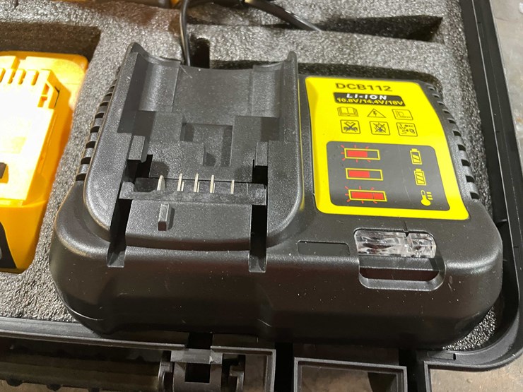 #5559-•-dewalt-compatible-cordless-ratchet-wrench,-batteries,-charger-and-case-(pr10)-image-10