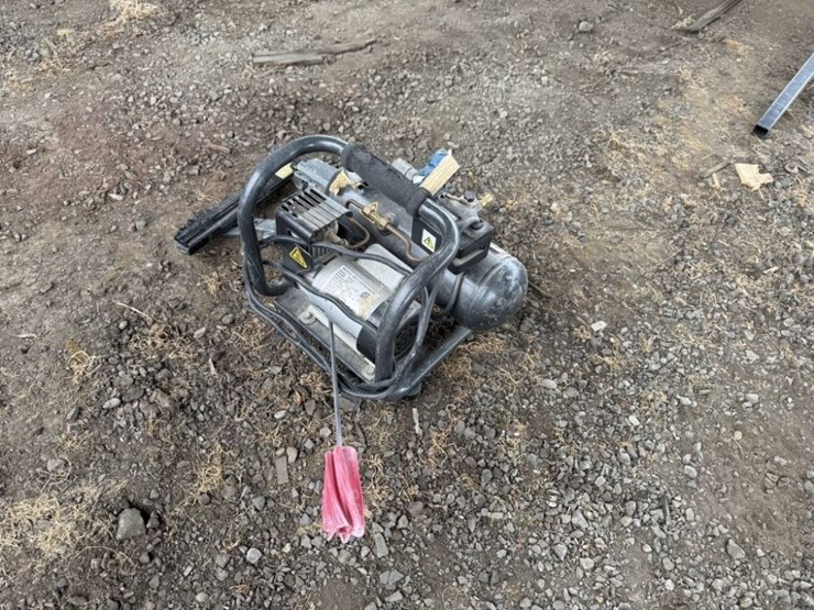 senco-air-compressor-&-senco-stapler-image-3